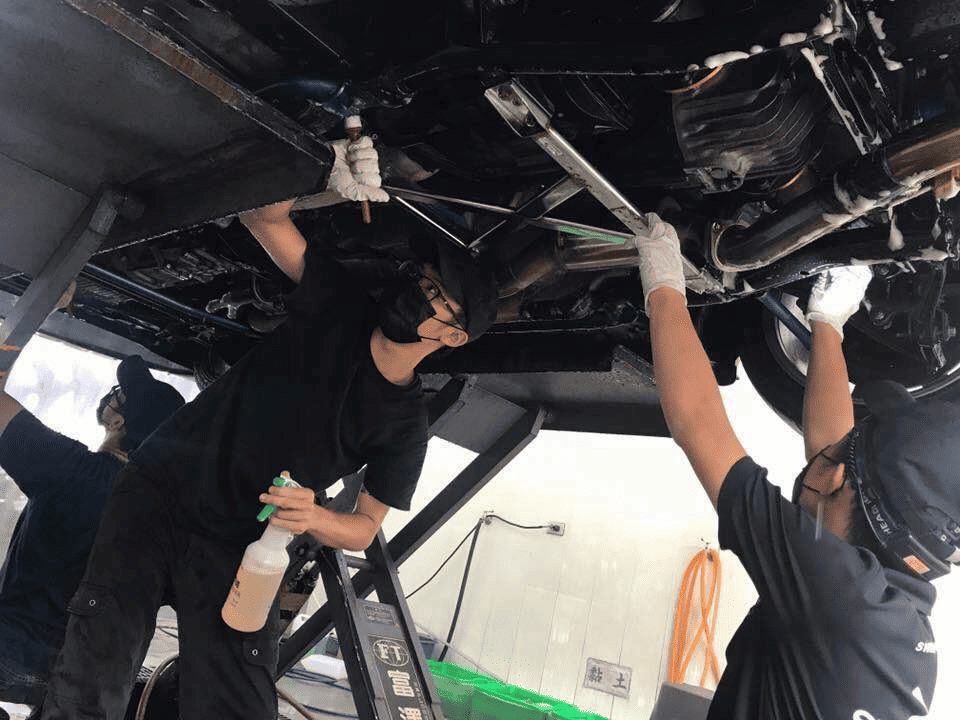 派威汽車醫美全方位汽車養護:外觀鍍膜、內裝拆洗、底盤防鏽養護