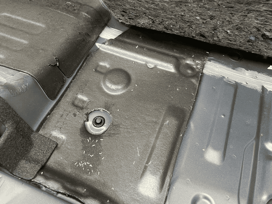 車內打翻東西導致發霉的狀況